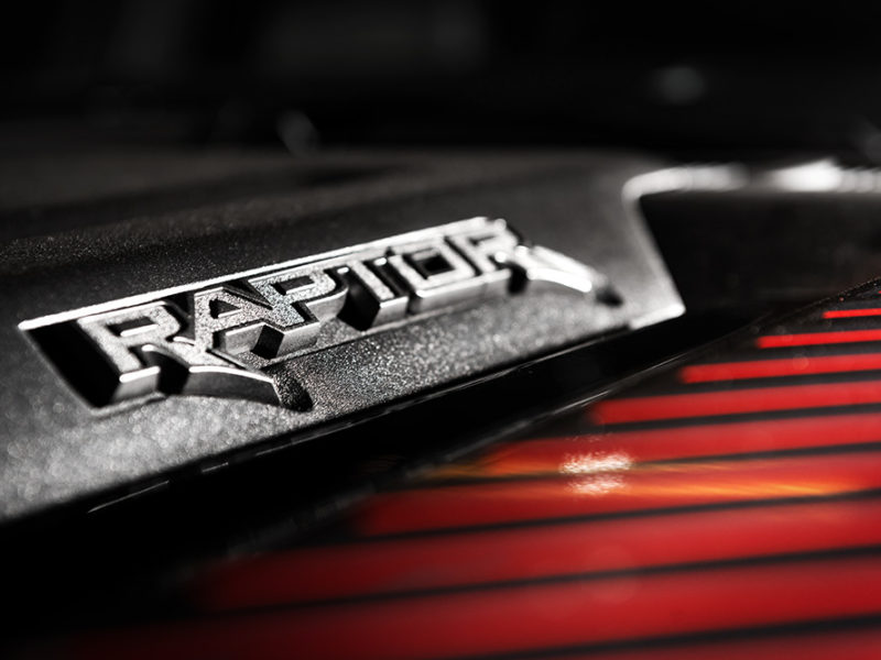 Närbild Ford Raptor klassiska logotyp