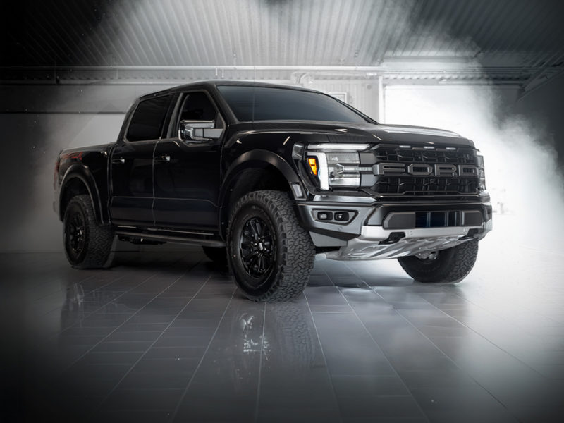 Bild på Ford Raptor som står inne hos Malmgren Bil i Munkedal