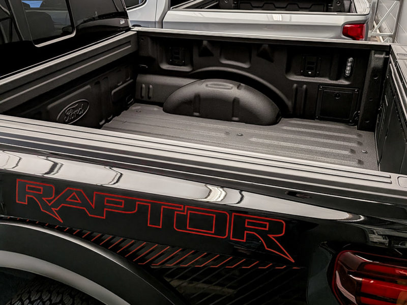 Ford Raptor och mång andra pickuper i lager hos Malmgren Bil