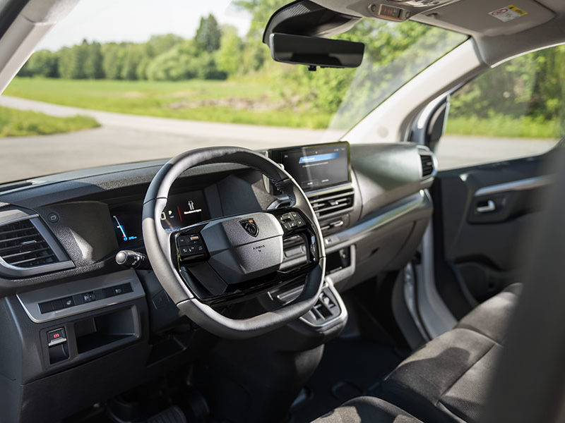 Interiör i Peugeot Expert transportbil hos Malmgren Bil