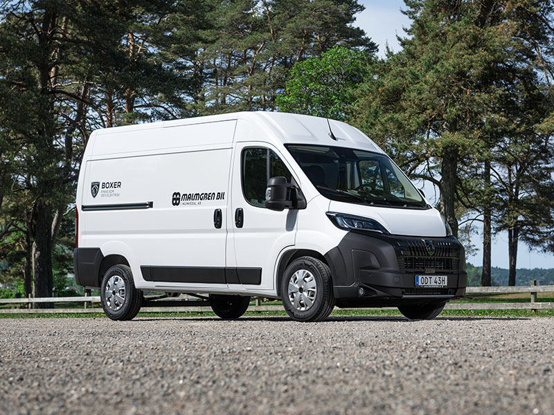 Peugeot Boxer transportbil hos Malmgren Bil i Munkedal nära Uddevalla i Bohuslän